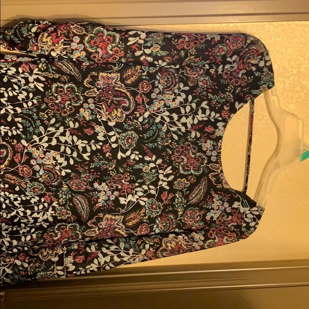NWOT spring dress with back detail. Very Beautiful